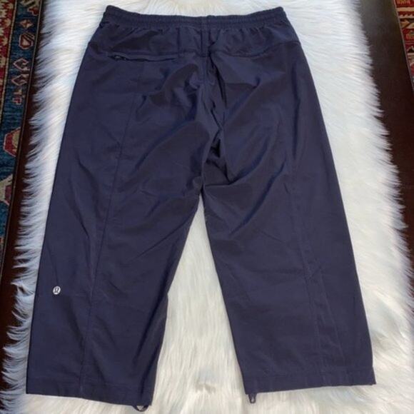 Lululemon Navy Mid Rise Cropped Pants - Picture 6 of 9